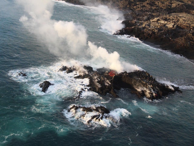 usgs-hawaii-volcano-new-island-july-13.jpg 