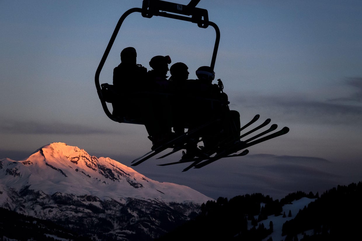 TOPSHOT-SWITZERLAND-SKI-MOUNTAIN-FEATURE 