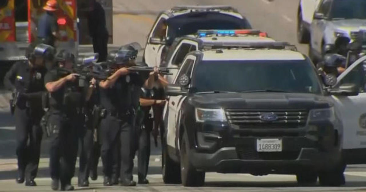 Lapd Released Video Of Officers Shooting Killing Hostage Cbs News 9684