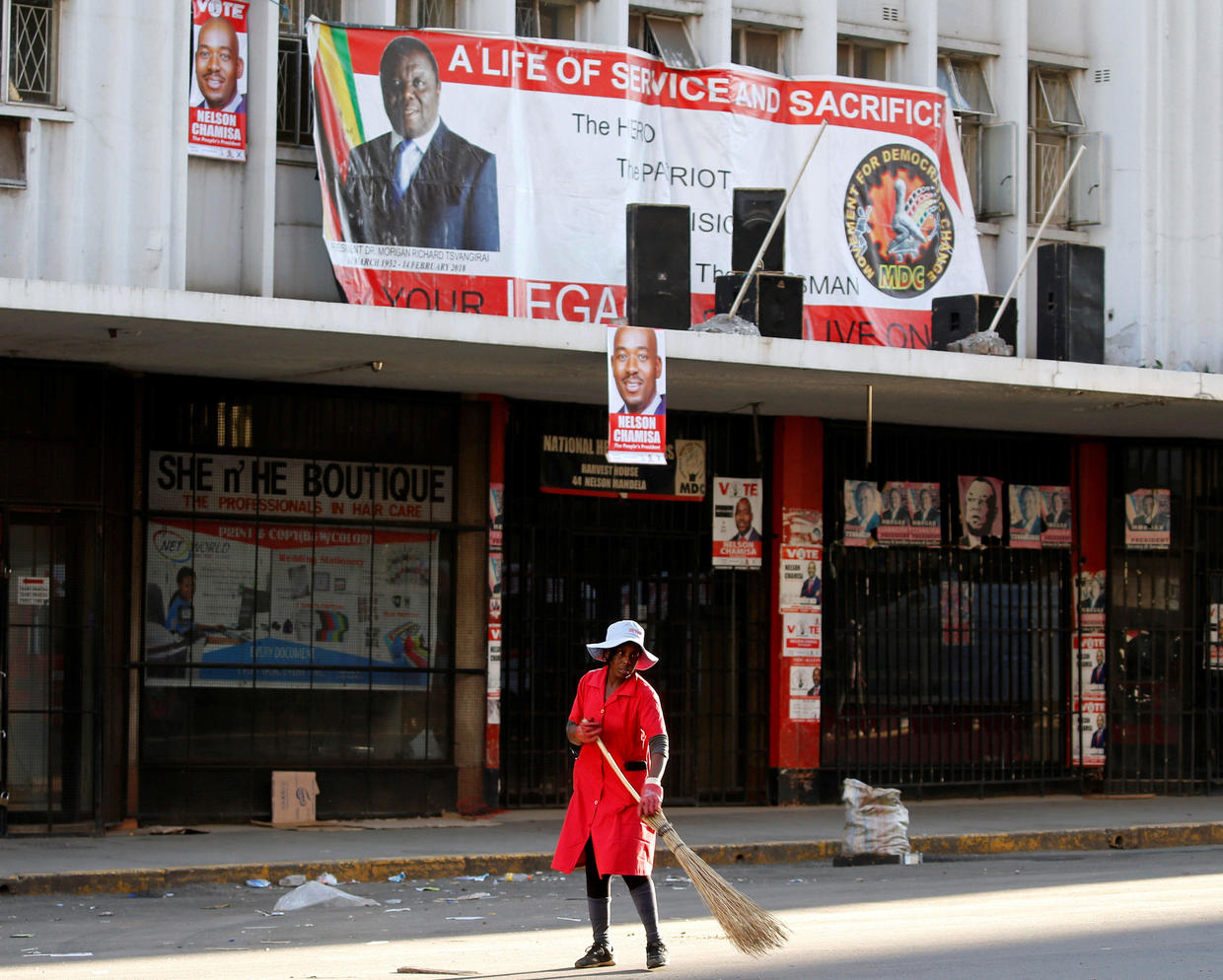 Zimbabwe Protests Turn Deadly As Demonstrators Allege Electoral Fraud ...