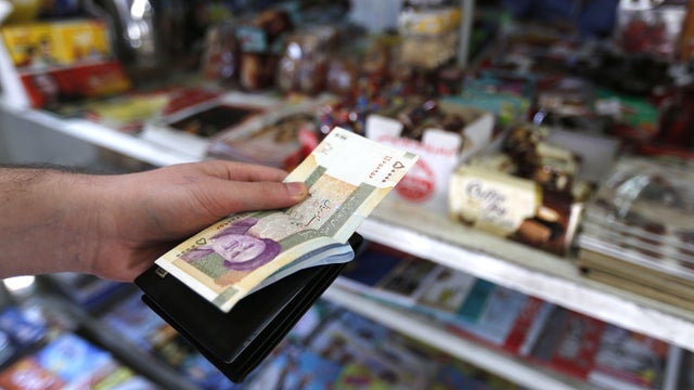 IRAN-CURRENCY-POLITICS 