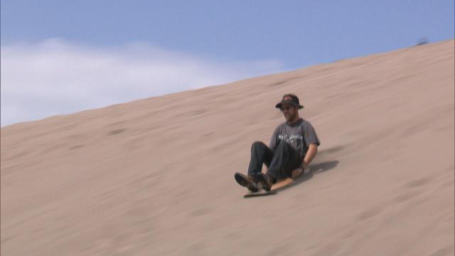 0805-sunmo-letitslid-sandboarding-1628169-640x360.jpg 