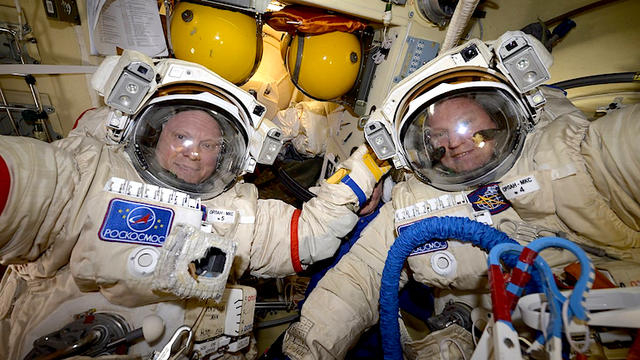 russian-cosmonauts.jpg 