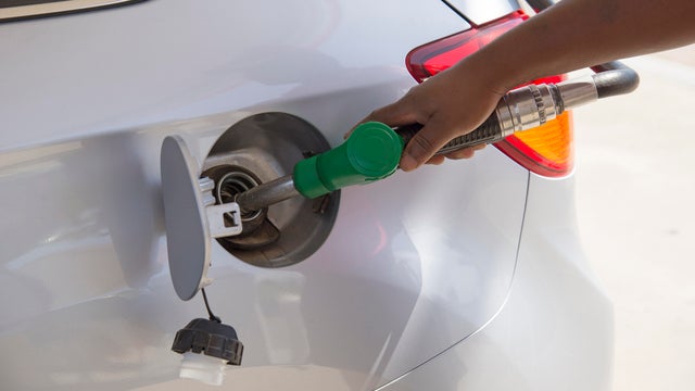 Filling vehicle fuel tank 