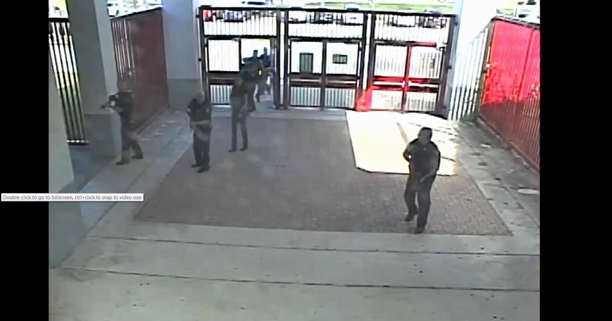 New Parkland Surveillance Footage Shows Exterior Of School During Shooting Cbs Miami 