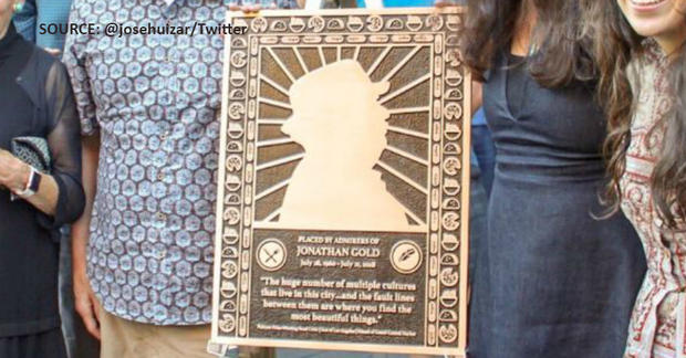 Jonathan Gold plaque dedicated to the late, Pulitzer Prize-winning food critic outside Grand Central Market, Aug. 26, 2018. (SOURCE: @josehuizar/Twitter) 