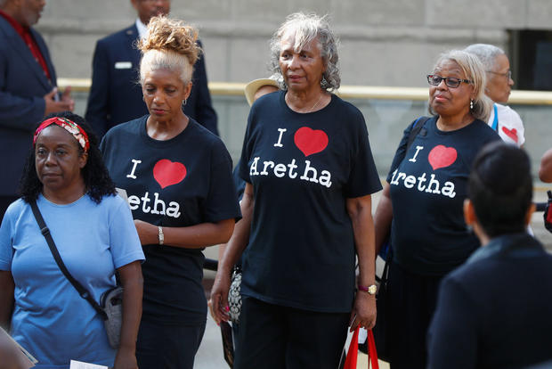Fans Of Soul Legend Aretha Franklin Pay Their Respects As Her Body Lies In Repose In Detroit 