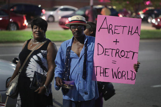 Fans Of Soul Legend Aretha Franklin Pay Their Respects As Her Body Lies In Repose In Detroit 