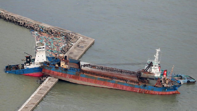 JAPAN-WEATHER-TYPHOON 