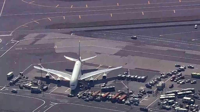 emiratesflight203atjfka.jpg 