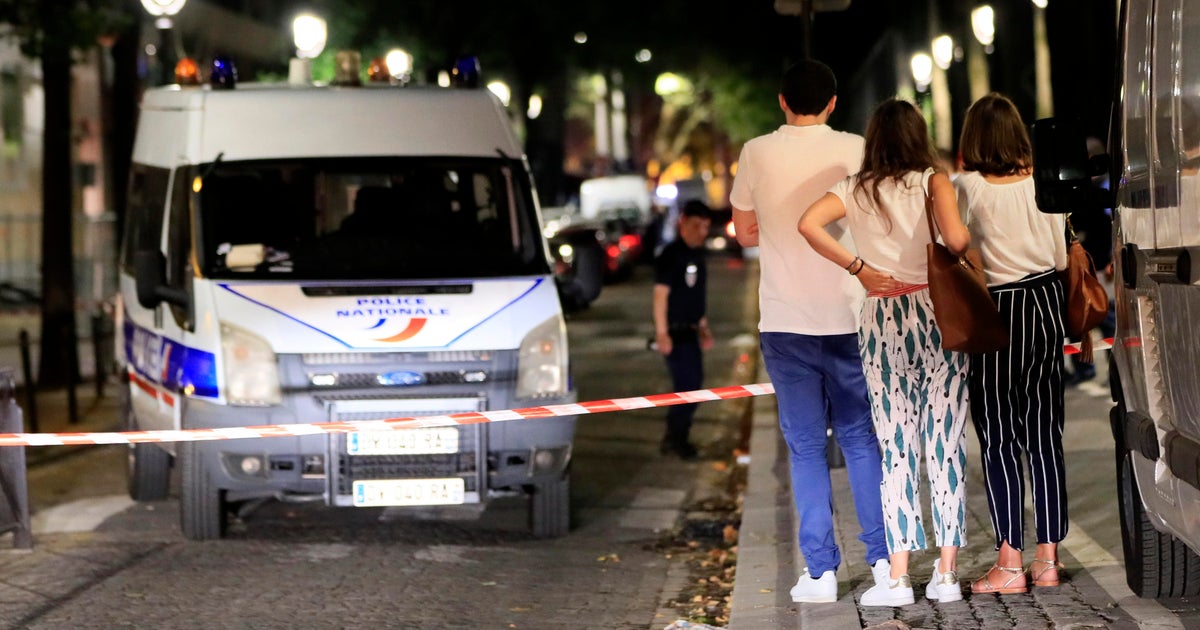7 injured in Paris stabbing attack; suspect taken into custody