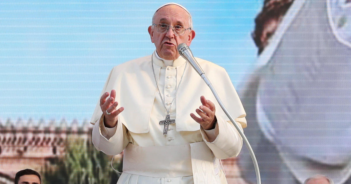 Pope Francis tells Mafia: "Quit thinking about yourselves your money" - News