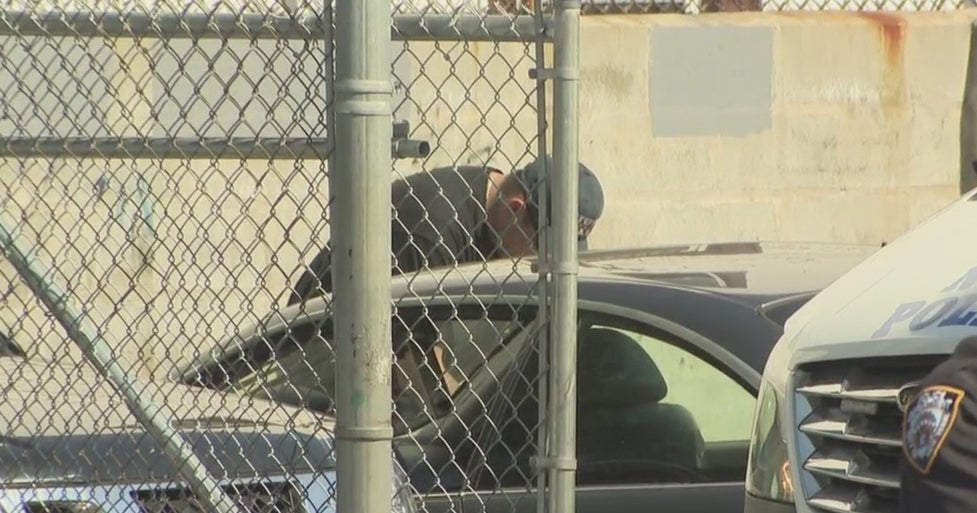Man Found Dead Inside Car At Queens AutoZone - CBS New York