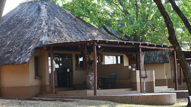 kruger-national-park-typical-bungalow-at-one-of-the-rest-camps-promo.jpg 