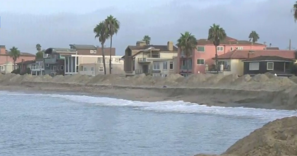 High Tide Causing Concern For Seaside Residents In Long Beach - CBS Los