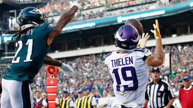 ronald-darby-adam-thielen.jpg 