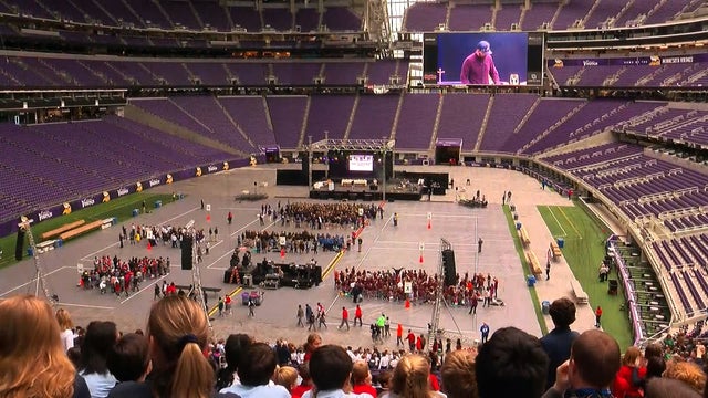 catholic-school-children-gather-for-mass-at-us-bank-stadium.jpg 