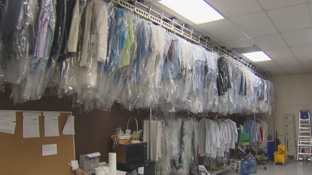dry-cleaners-trapped-clothes-10pkg-transfer_frame_90.png 