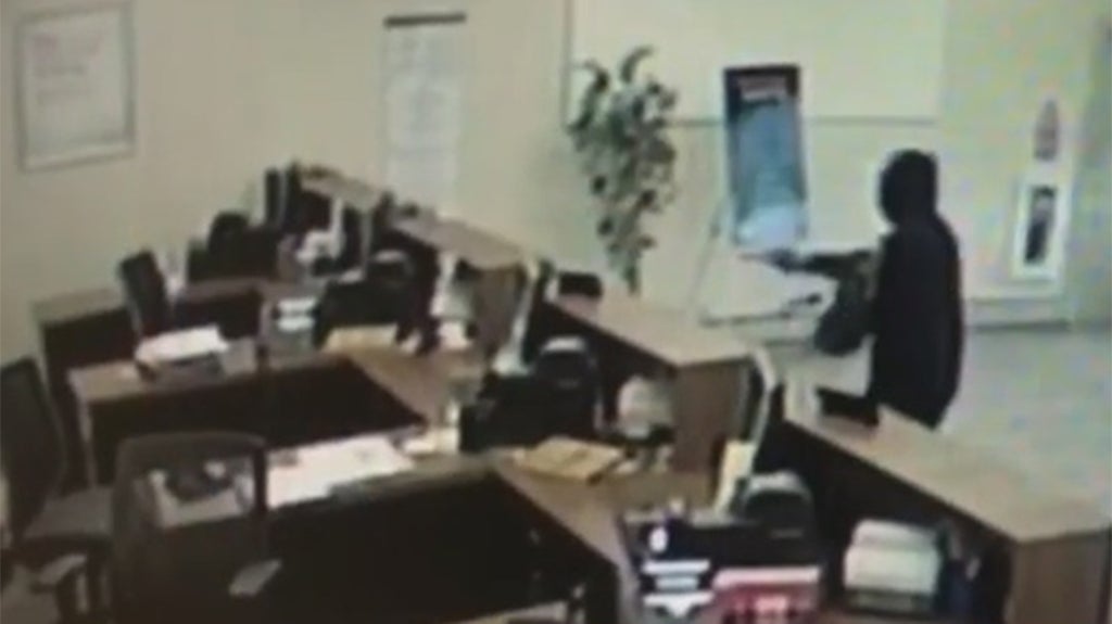 Police Seek Help Identifying Hunker Bank Robbery Suspect - CBS Pittsburgh