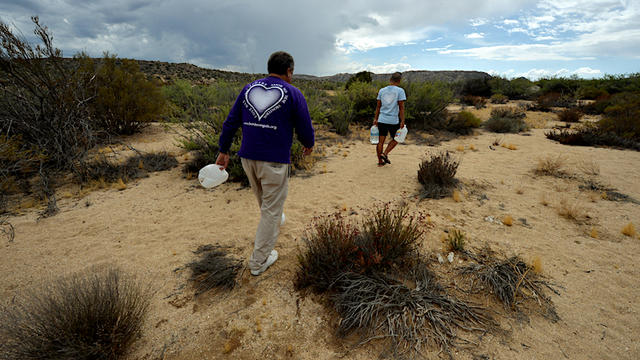 migrants-desert.jpg 