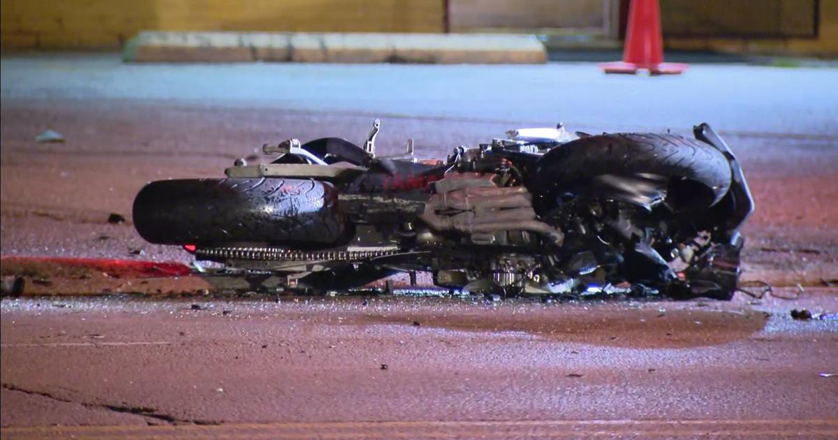 1 dead after multi-car crash on Chicago's Southwest Side - CBS Chicago