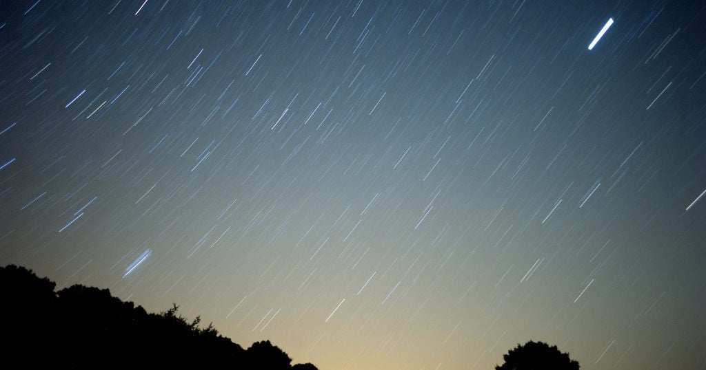 Here's When You Can See 2 Meteor Showers Passing Through The Sky This