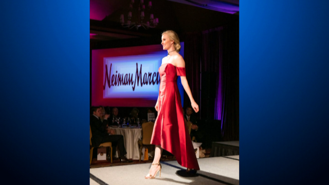 dress-for-success-10_28-6_45-transfer_frame_330.png 
