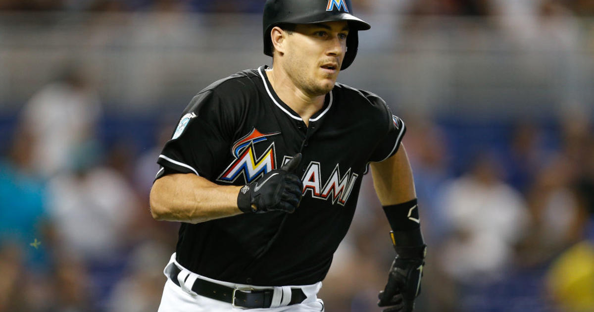 Marlins reportedly trade J.T. Realmuto to Phillies for package