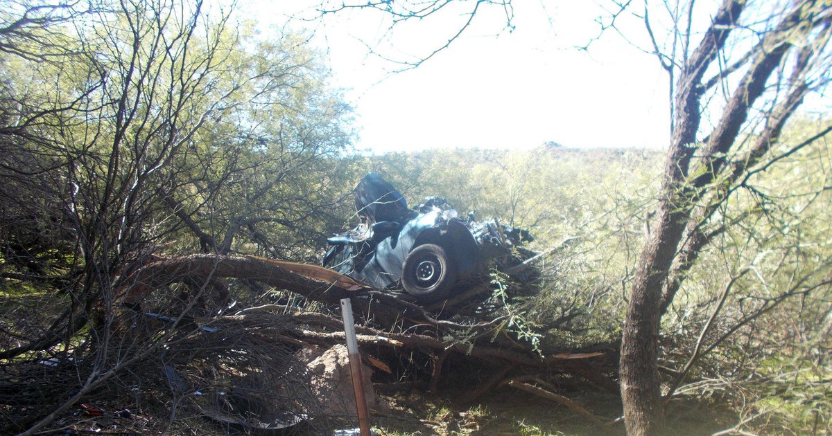 Woman rescued near Wickenburg, Arizona, after car crash strands her in