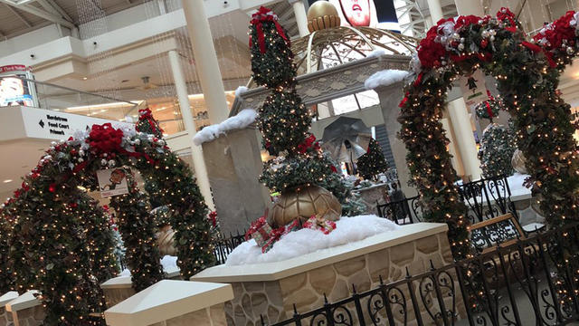 burlington-mall-holiday-decorations.jpg 