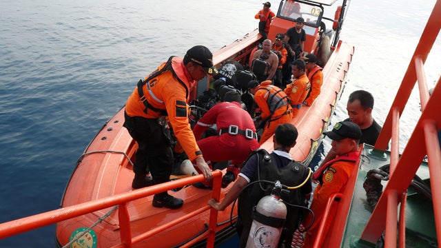 Divers leave to make a dive at a search area for Lion Air flight JT610 in Karawang waters 