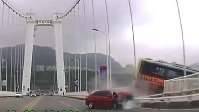 china-bus-plunging-off-bridge-1018.jpg 