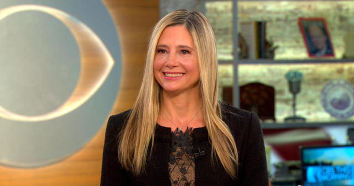It's Official: Mira Sorvino is a 'Trooper' for CBS – The Hollywood Reporter