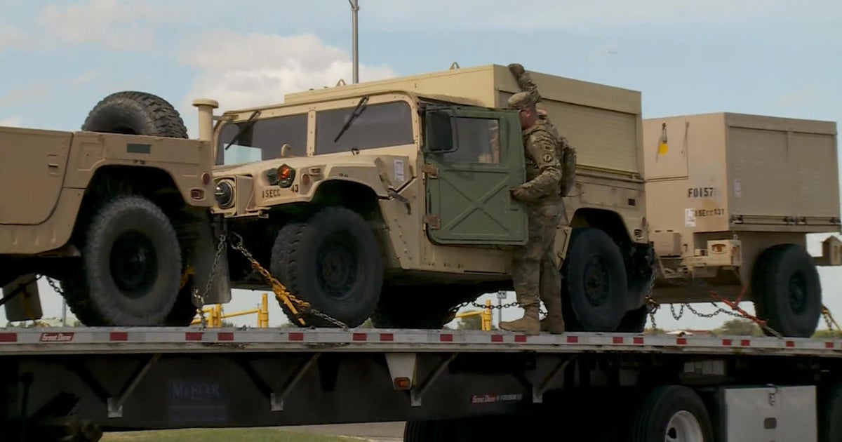 Military vehicles stream into Texas border town as troop levels swell ...