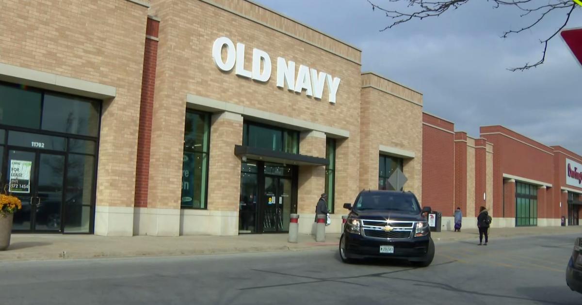 new-old-navy-store-opens-in-morgan-park-as-target-prepares-to-leave