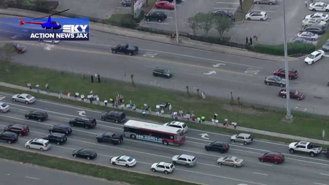 181108-wjax-protests-florida.png 