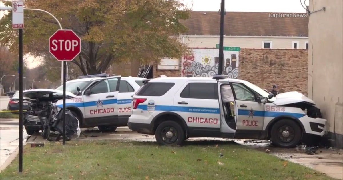 3 Police Officers Hurt When Squad Cars Collide In Bronzeville - CBS Chicago