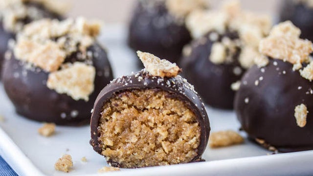 betty-crocker-kitchen-cinnamon-toast-crunch-chocolate-truffles-recipe.jpg 