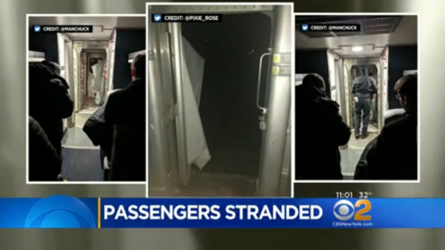 181121-cbsnewyork-amtrak-train-car-separates-twitter-pictures.png 