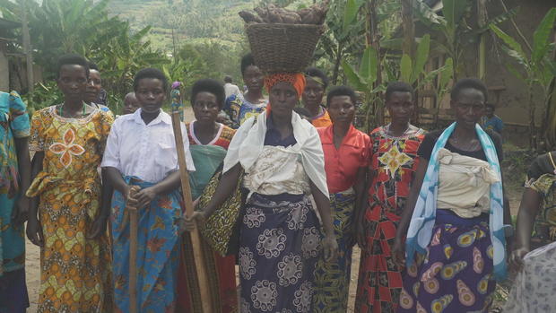 uwubumwe-jean-with-female-farmers-in-musanze-district.jpg 