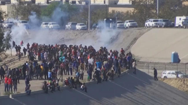 tear-gas-at-us-mexico-border.jpg 