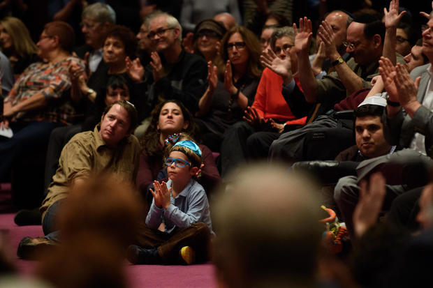 Pittsburgh Area Congregation Attend First Shabbat Since Last Saturday's Synagogue Shooting 