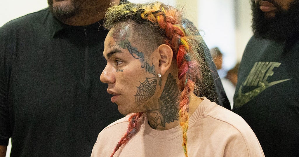 Secondo quanto riferito, il rapper Tekashi 6ix9ine è rimasto ferito in un pestaggio al South Florida Los Angeles Fitness