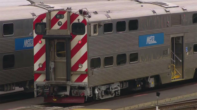 metra-trains-1.jpg 