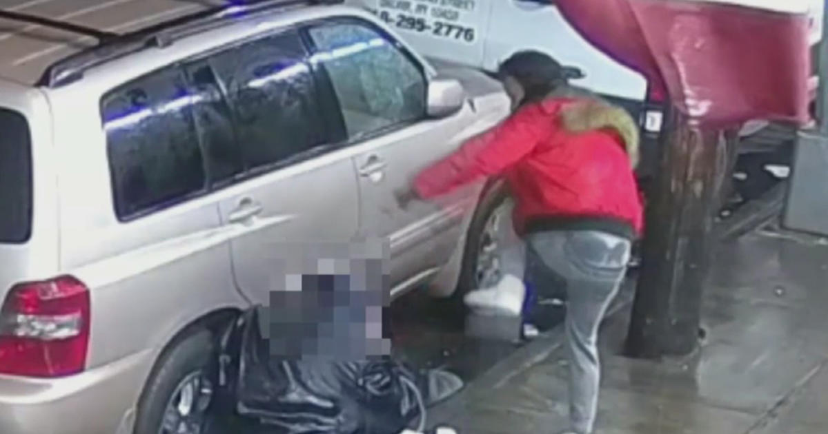Police Search For Suspect Behind Brutal Bronx Beating That Left Man In A Coma Cbs New York