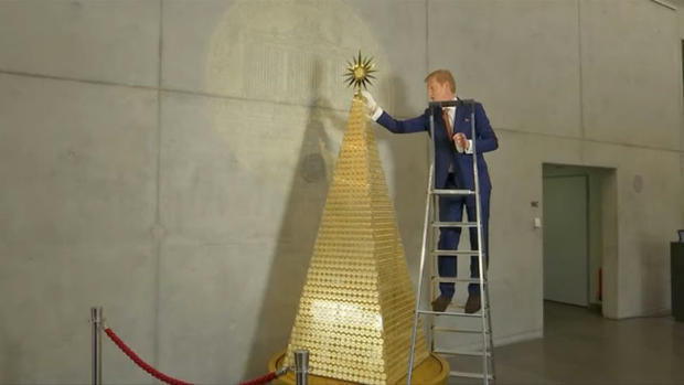 gold christmas tree 
