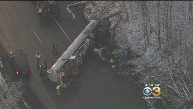overturned-trailer-route-55.jpg 