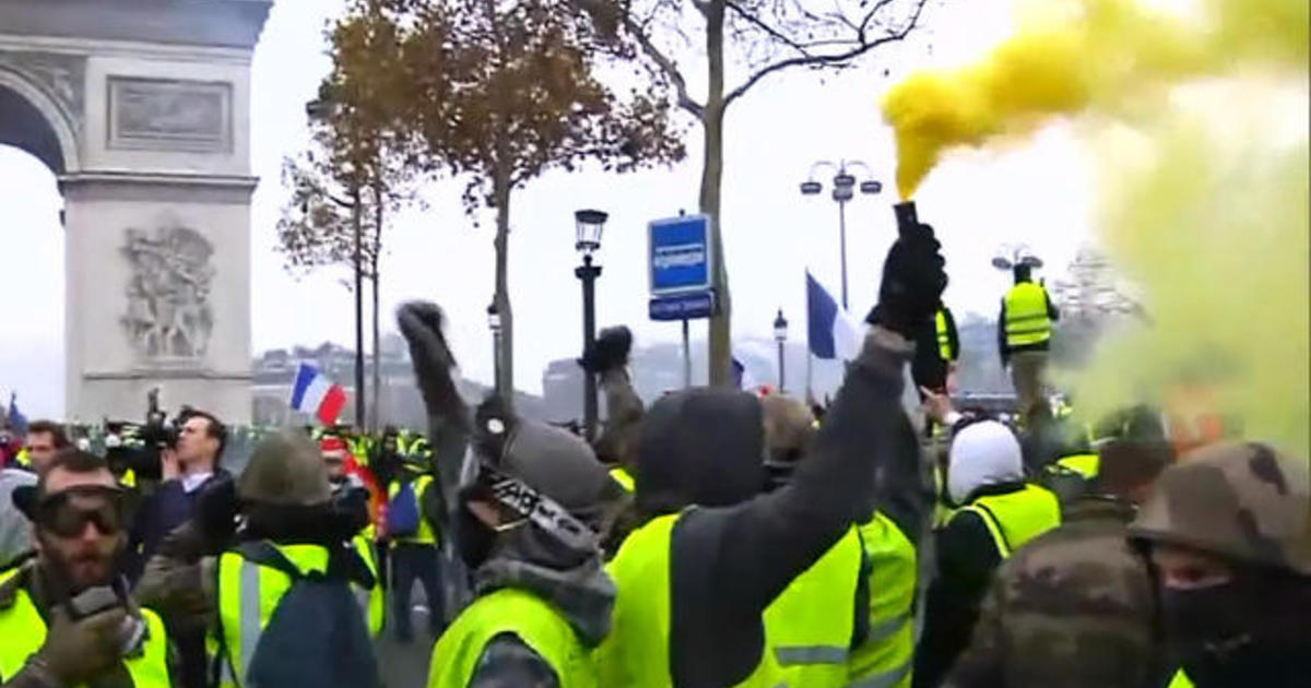 In Paris, the Gilets Jaunes Protests Impact Holiday Shopping Season