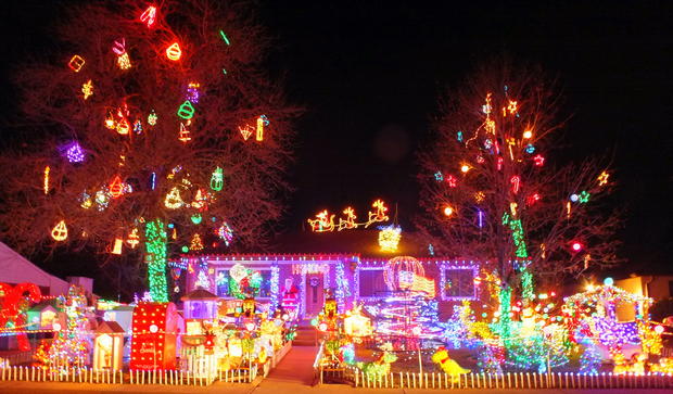 Holiday-Lights-in-the-Englewood-area-by-Lynne-Rock-in-Deckers.jpg 