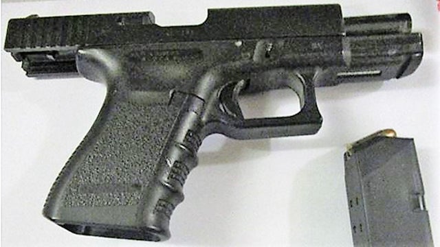 airport-handgun-1.jpg 
